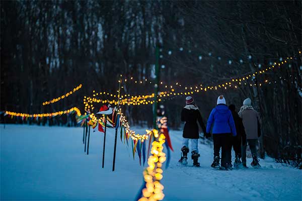 紧邻滑雪场的春假小驯鹿-Deerhurst Resort  2026春假家庭套间